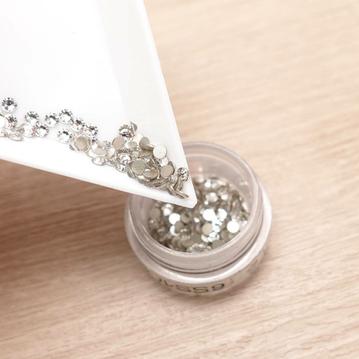 デコに！ネイルに！三角トレイ