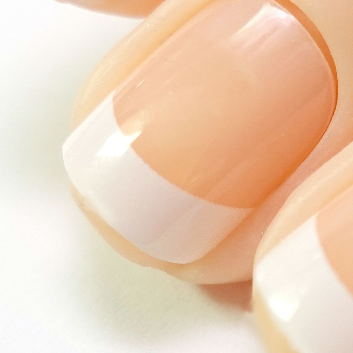 短めフレンチネイルデザイン[デザイン済ネイルチップ]