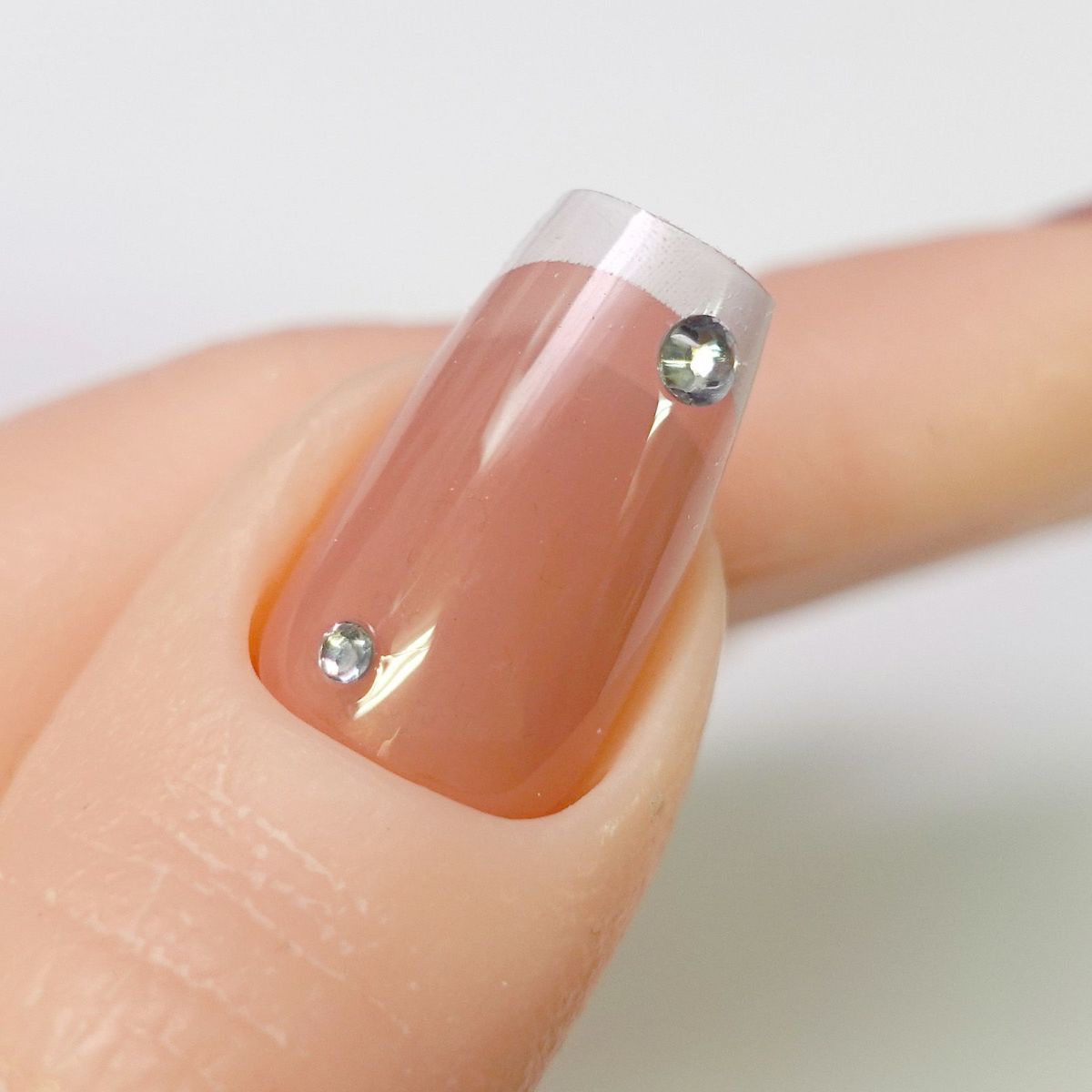 ビジュー付フレンチネイルデザイン[デザイン済ネイルチップ]