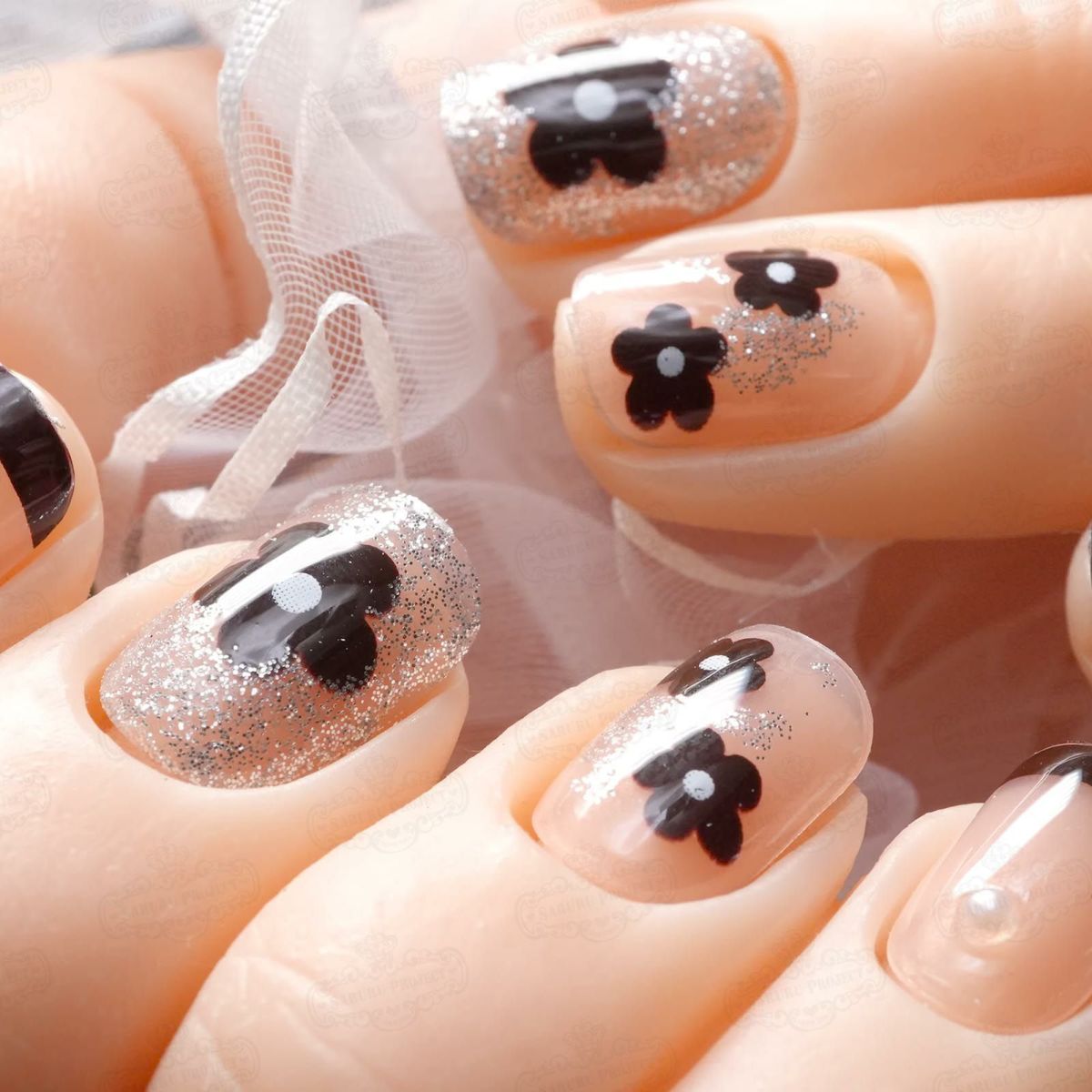 ビジュー付フレンチネイルデザイン[デザイン済ネイルチップ]