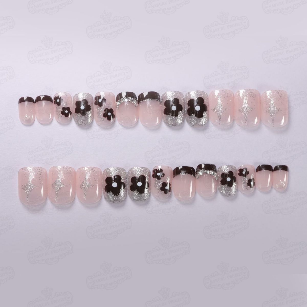 ビジュー付フレンチネイルデザイン[デザイン済ネイルチップ]