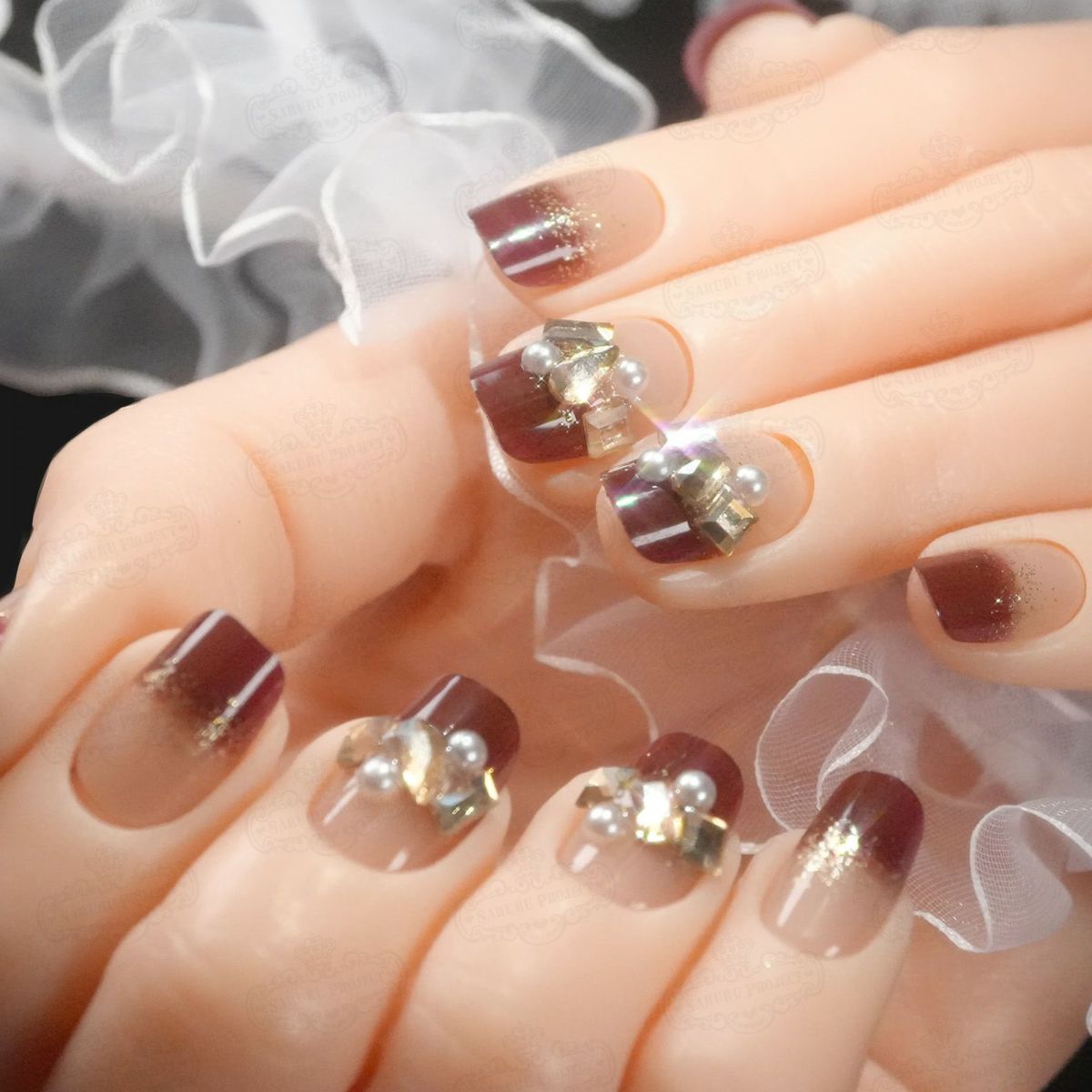 ショートボルドービジューフレンチ[デザイン済ネイルチップ]