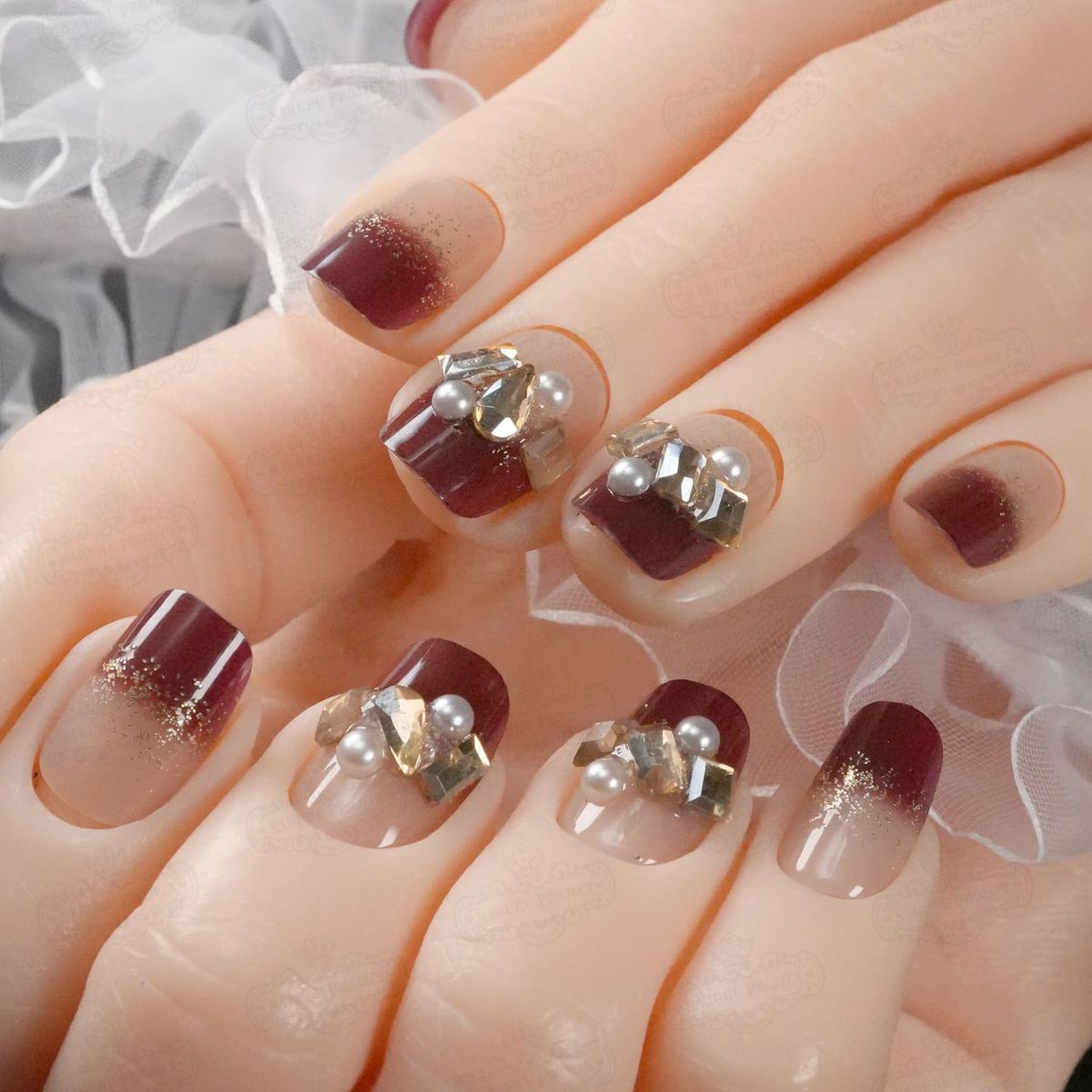 ショートボルドービジューフレンチ[デザイン済ネイルチップ]