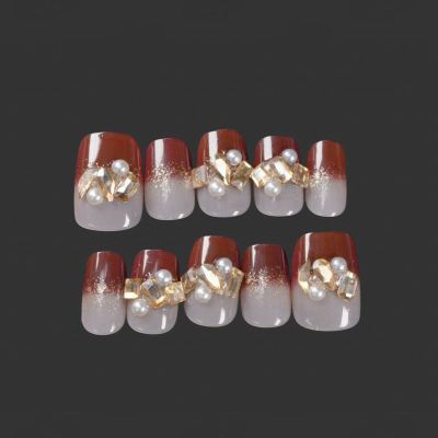 ショートボルドービジューフレンチ[デザイン済ネイルチップ]