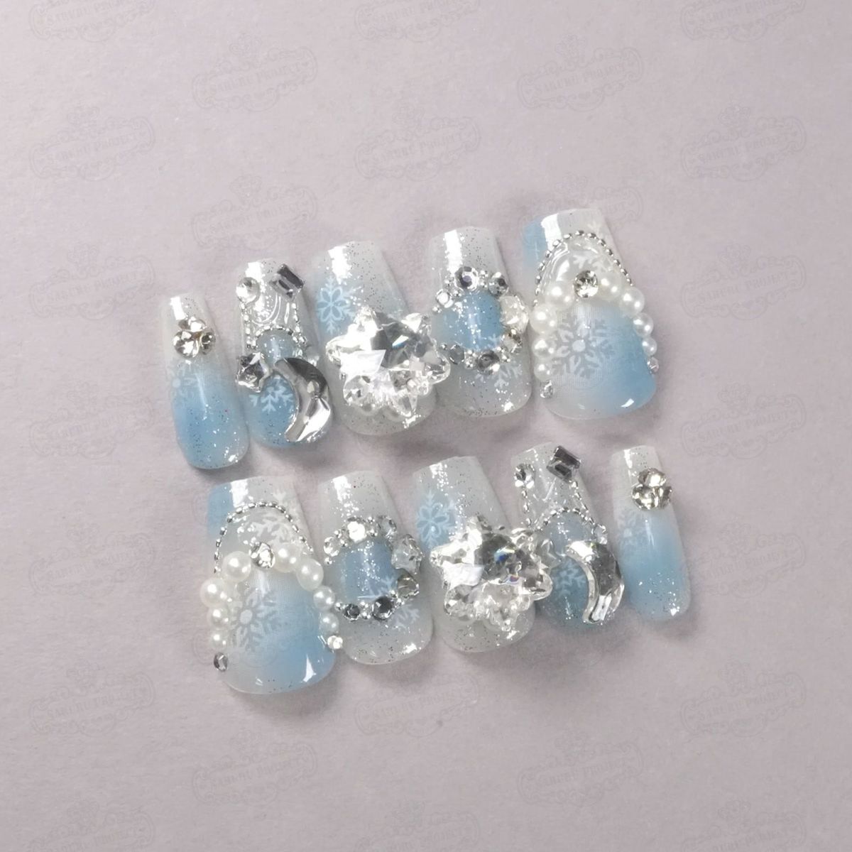 スノービジューネイル[デザイン済ネイルチップ]