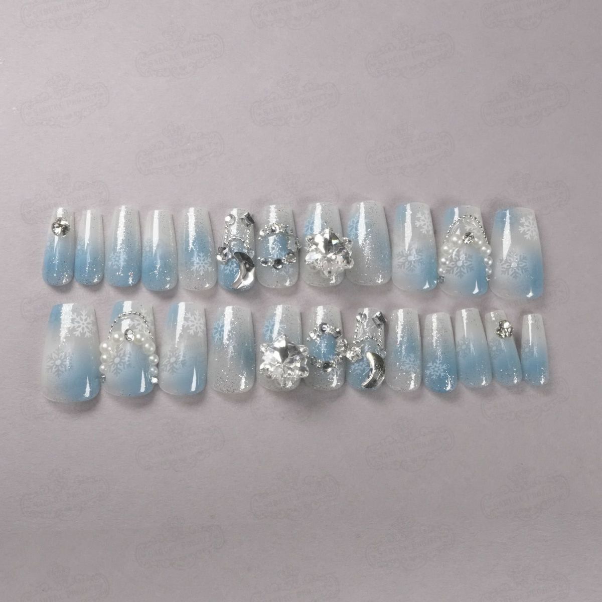スノービジューネイル[デザイン済ネイルチップ]